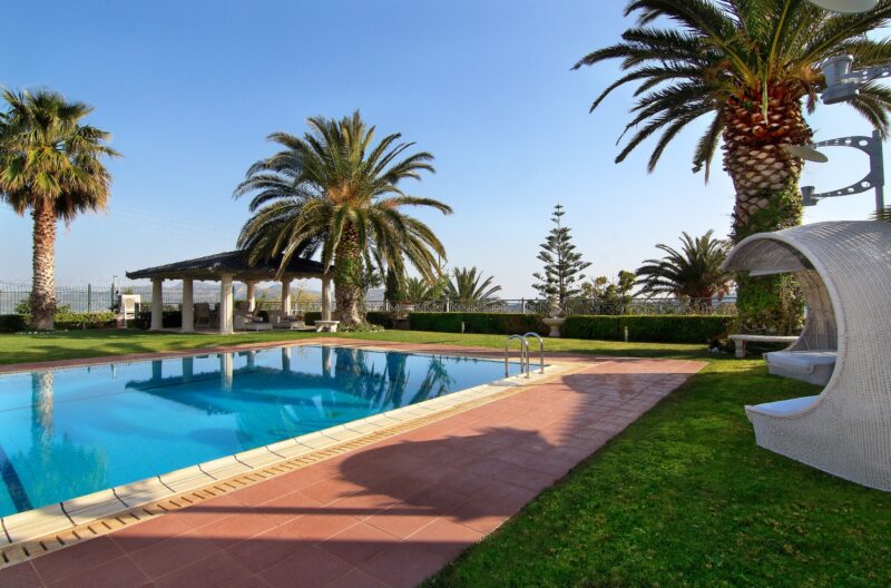 Black Diamond Luxury Villa in Anavissos Spaceprk