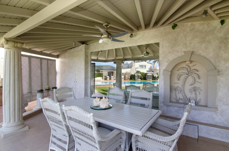 Black Diamond Luxury Villa in Anavissos Spaceprk