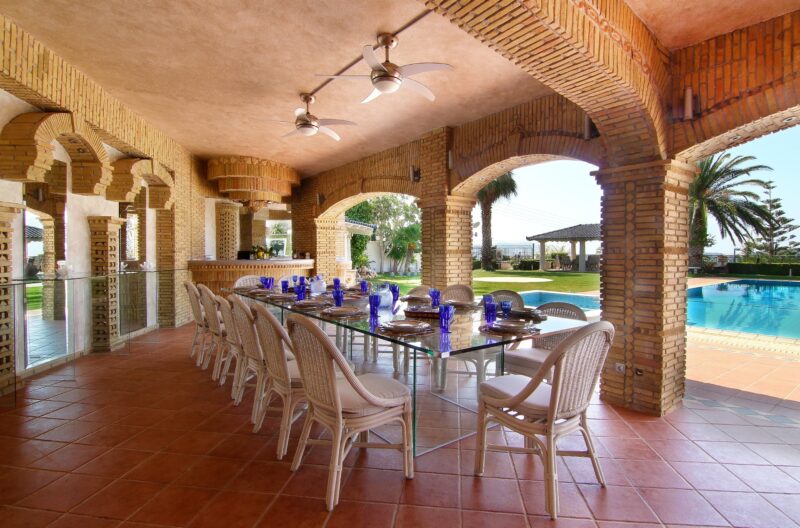 Black Diamond Luxury Villa in Anavissos Spaceprk