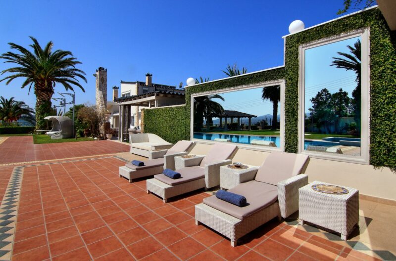 Black Diamond Luxury Villa in Anavissos Spaceprk