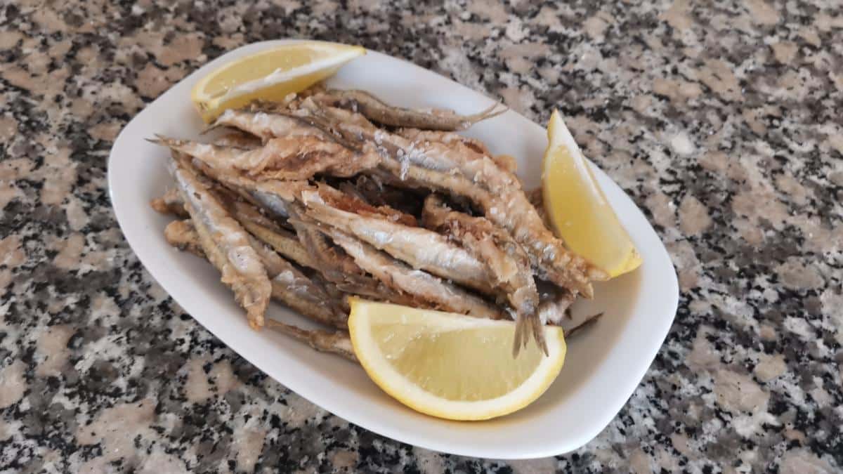 Spanish Fried Anchovies Recipe (Boquerones Fritos Españoles)