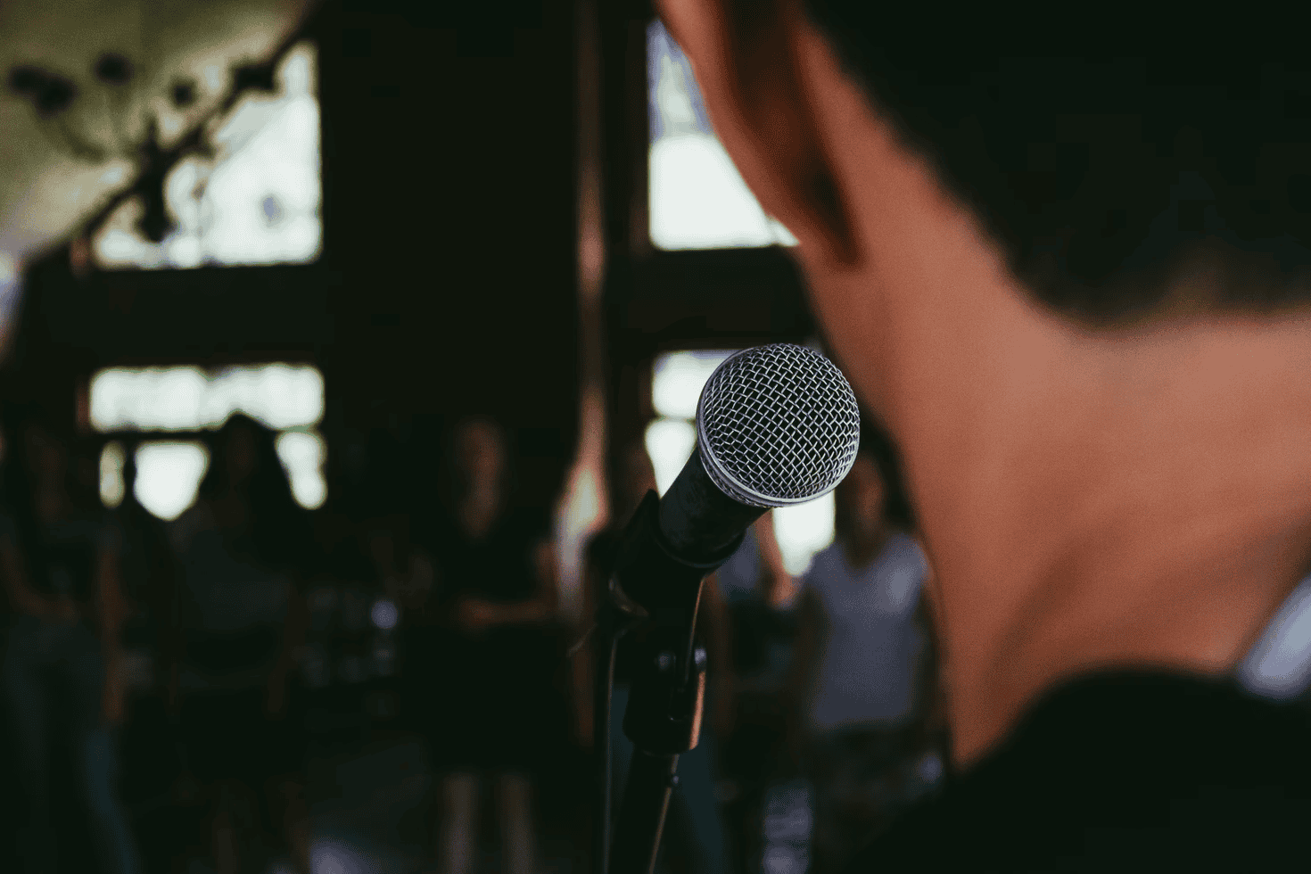 TOP 5 Tips to Develop Confidence in Public Speaking