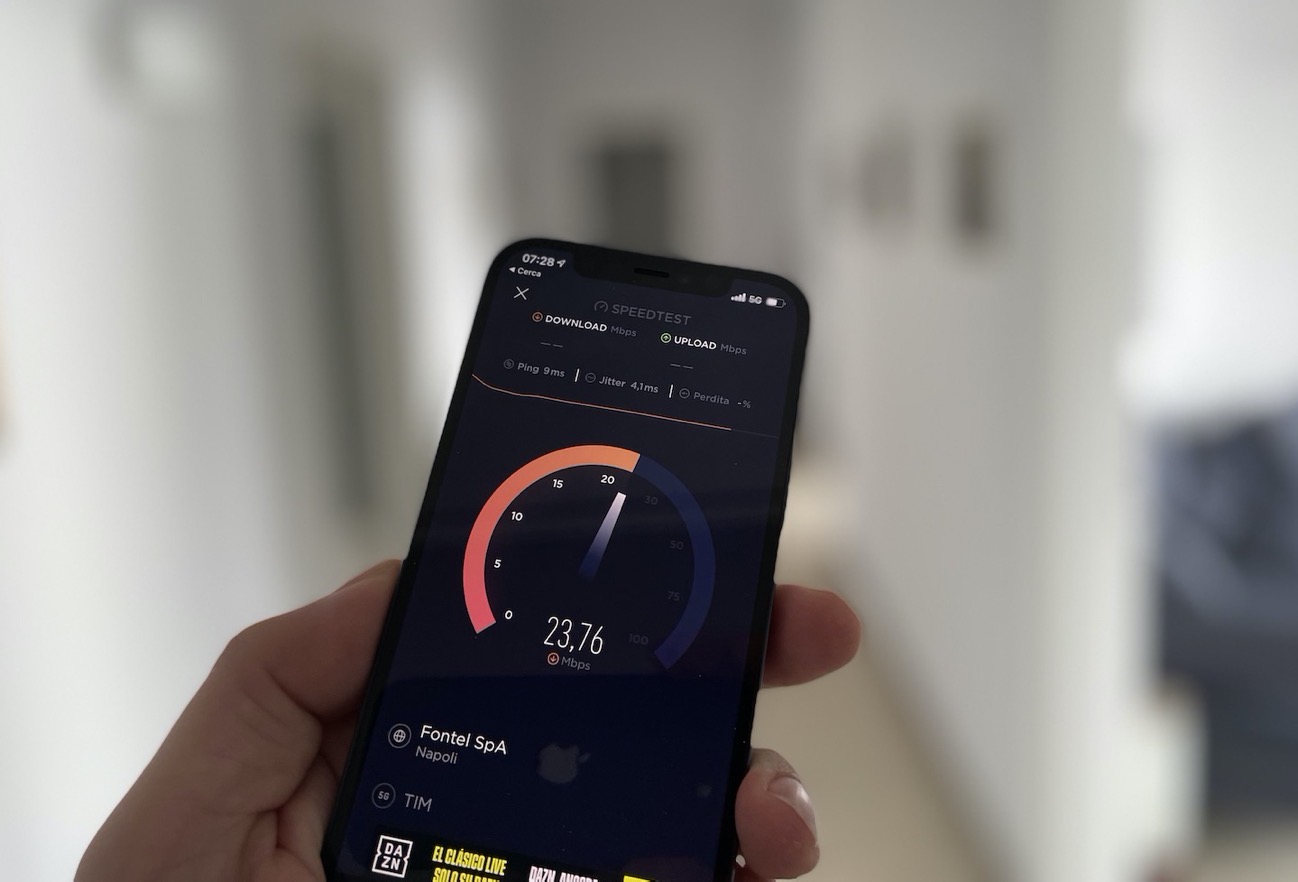 iPhone 12 Pro contro Samsung Galaxy S20 Ultra il test 5G di SPIDERMAC