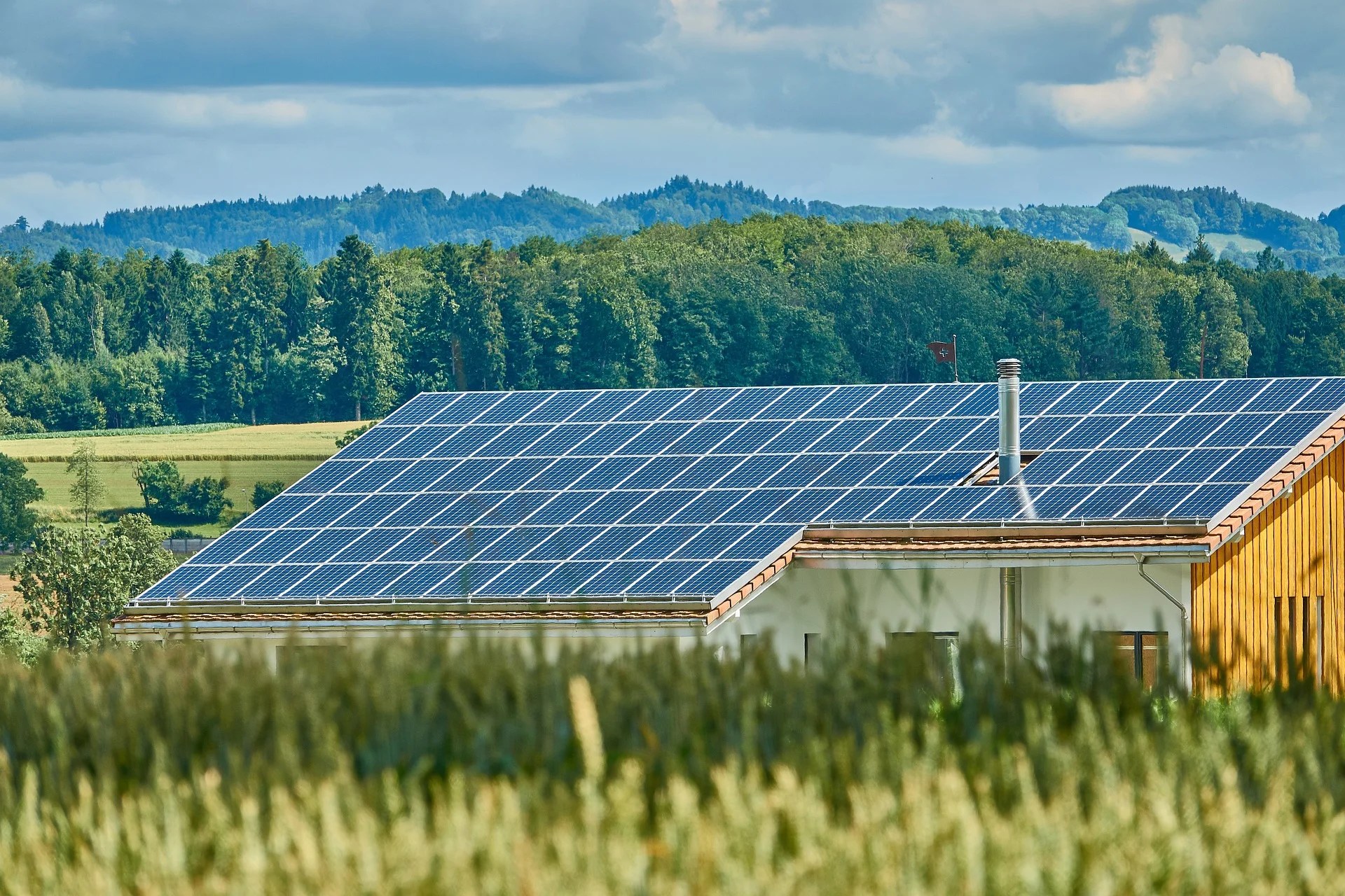 How Many Solar Panels Does a Refrigerator Need To Run? Spike Geek