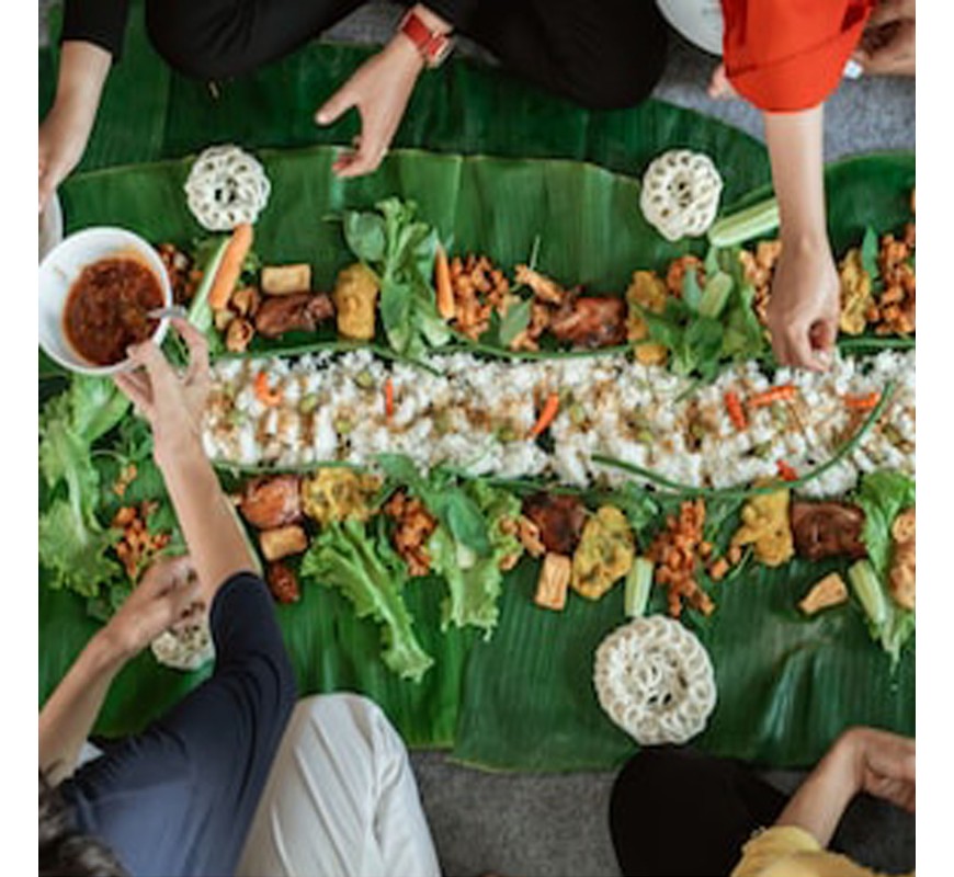 Health benefits of eating food while sitting on the floor