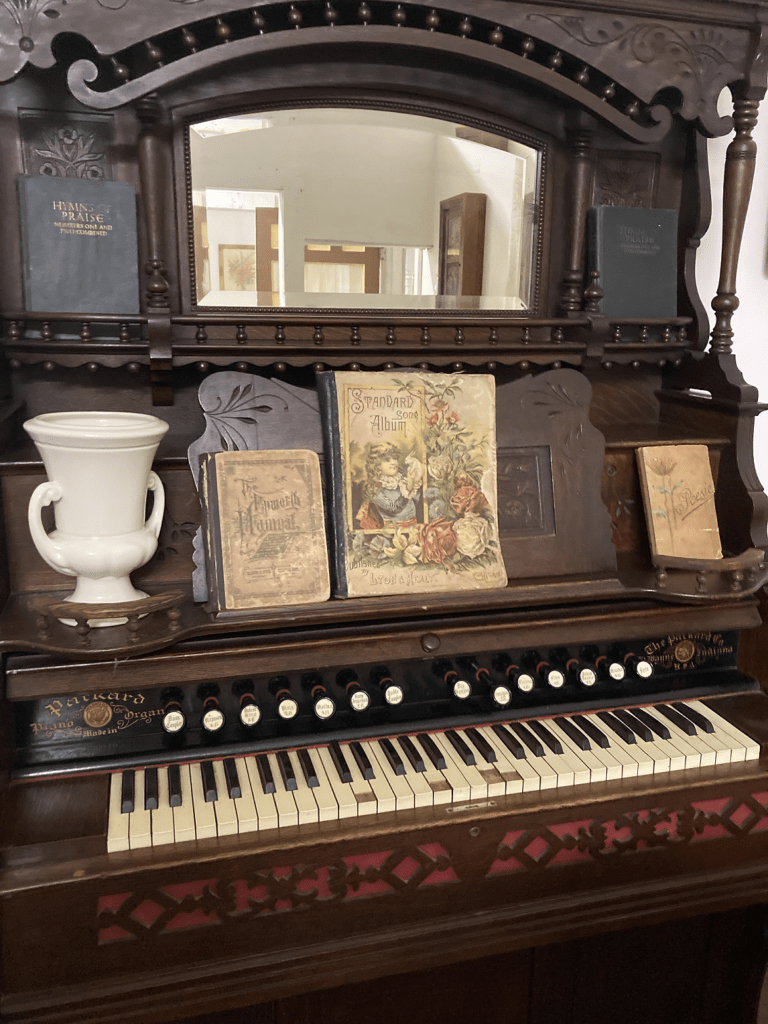 Parlor Pump Organ Springfield Historical Society