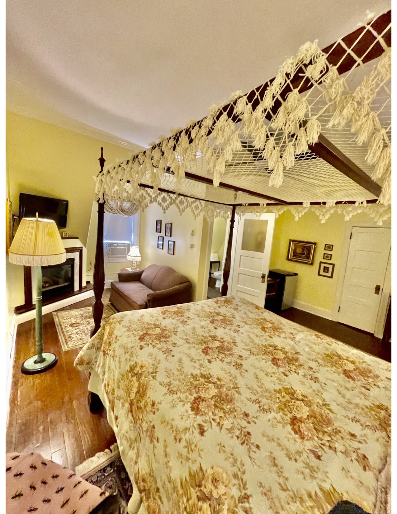 Spring Lake Inn Bed and Breakfast The Canopy Room