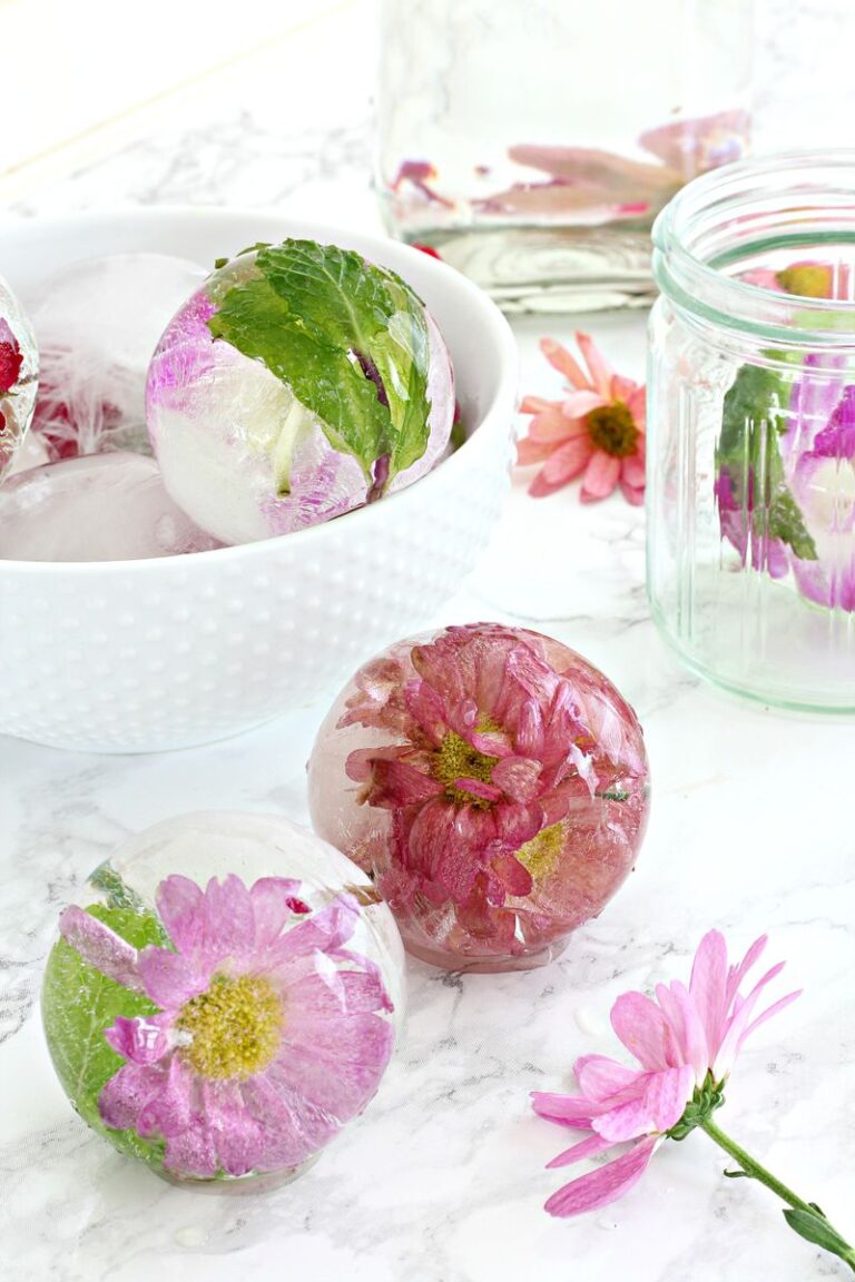 Put Edible Flowers in Ice Cubes for Perfectly InstaWorthy Drinks