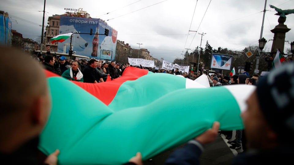International Neue Massenproteste in Sofia Regierung sichert Dialog zu News SRF
