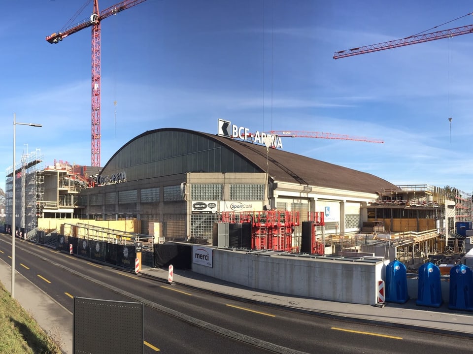 Neue Eishalle in Freiburg Das Stadion um das Stadion News SRF