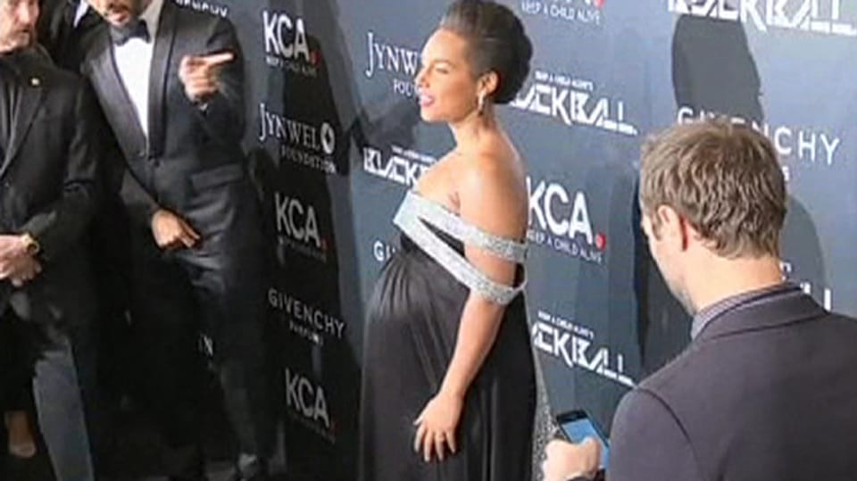 International Alicia Keys hochschwanger und immer noch am Arbeiten