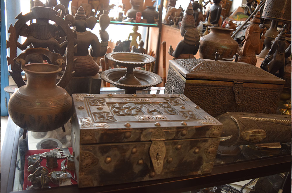 Antiques in Sri Lanka Sriya & Daya Curio Shop Kandy Antique Shops