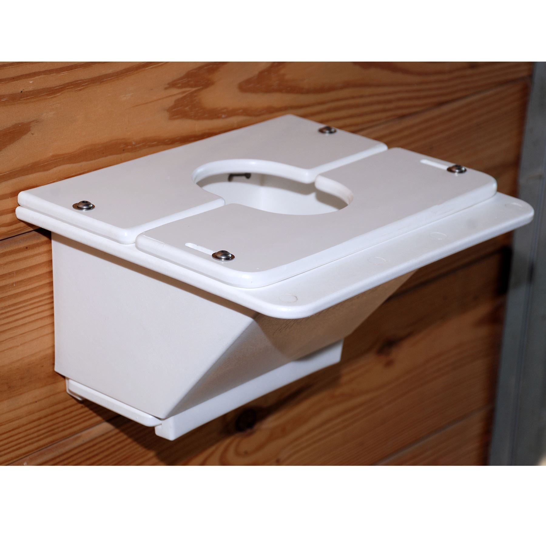 Creep Feeder II in Stable at Schneider Saddlery