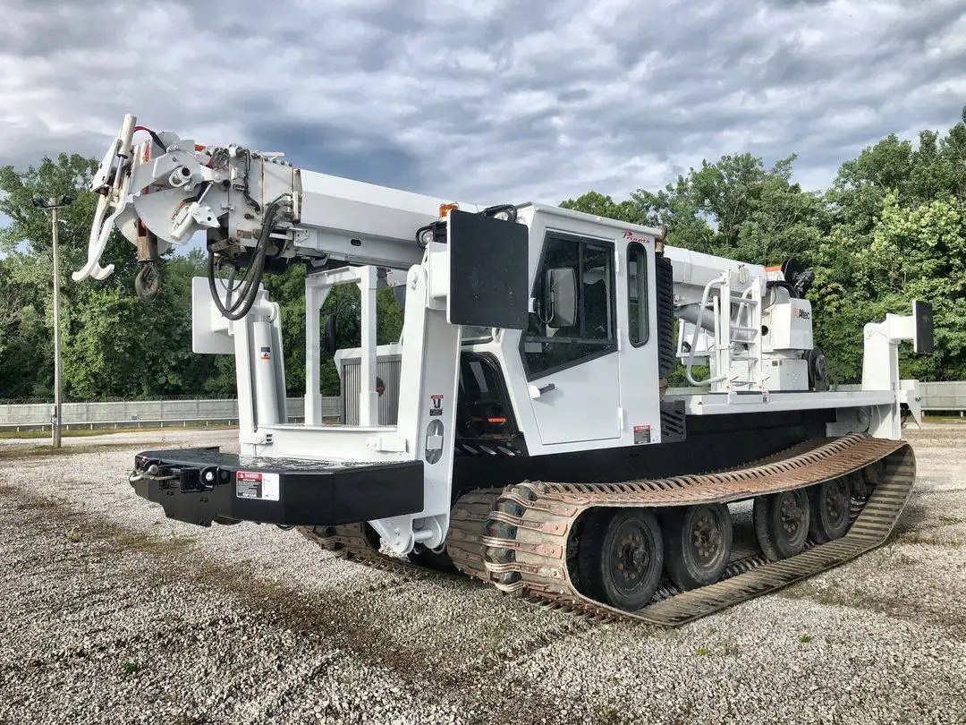 SS UTILITY GROUP Powerline Trucks & Equipment l Utility Repairs