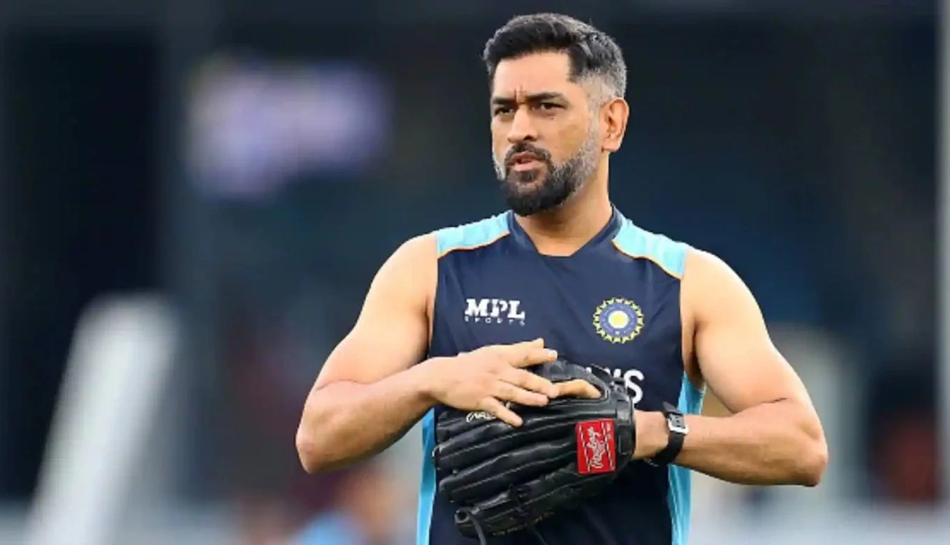 Omg! Ms. Dhoni only follows these 4 people on Instagram