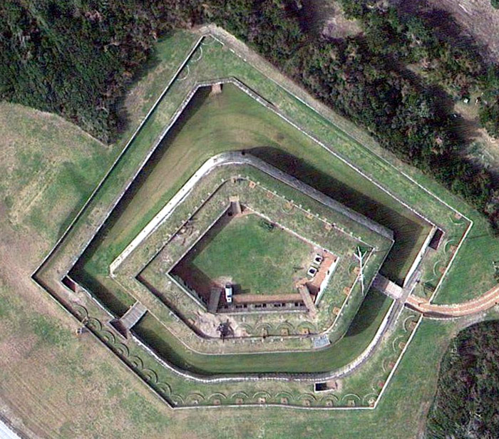 When Was Fort Macon Built