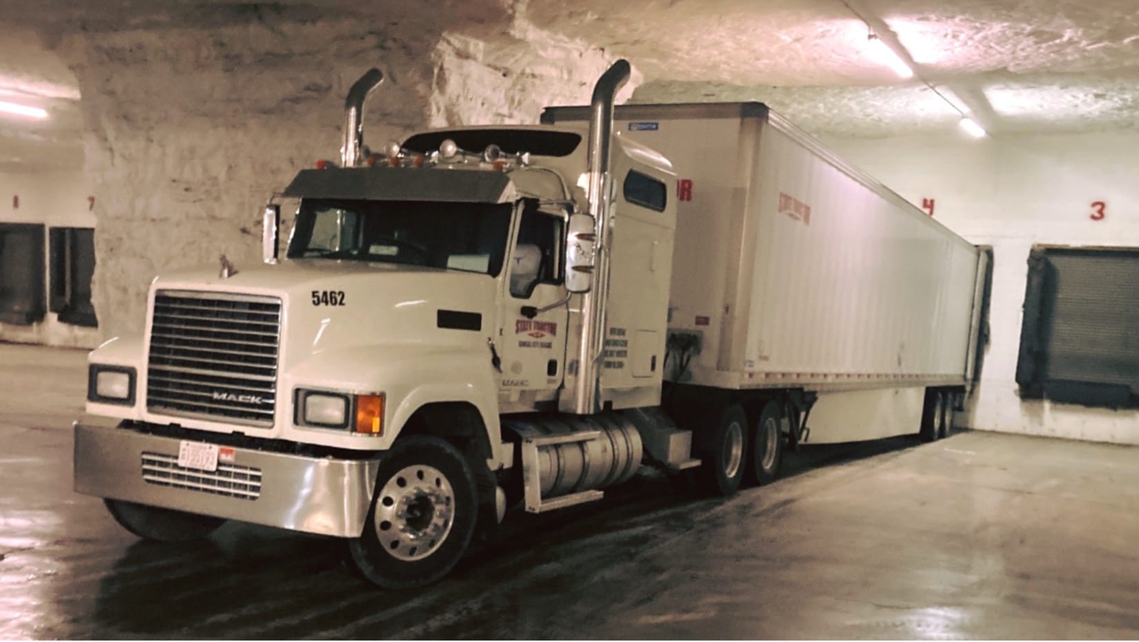 7 Tips for Fast Heavy Equipment Hauling in Kansas City State Tractor