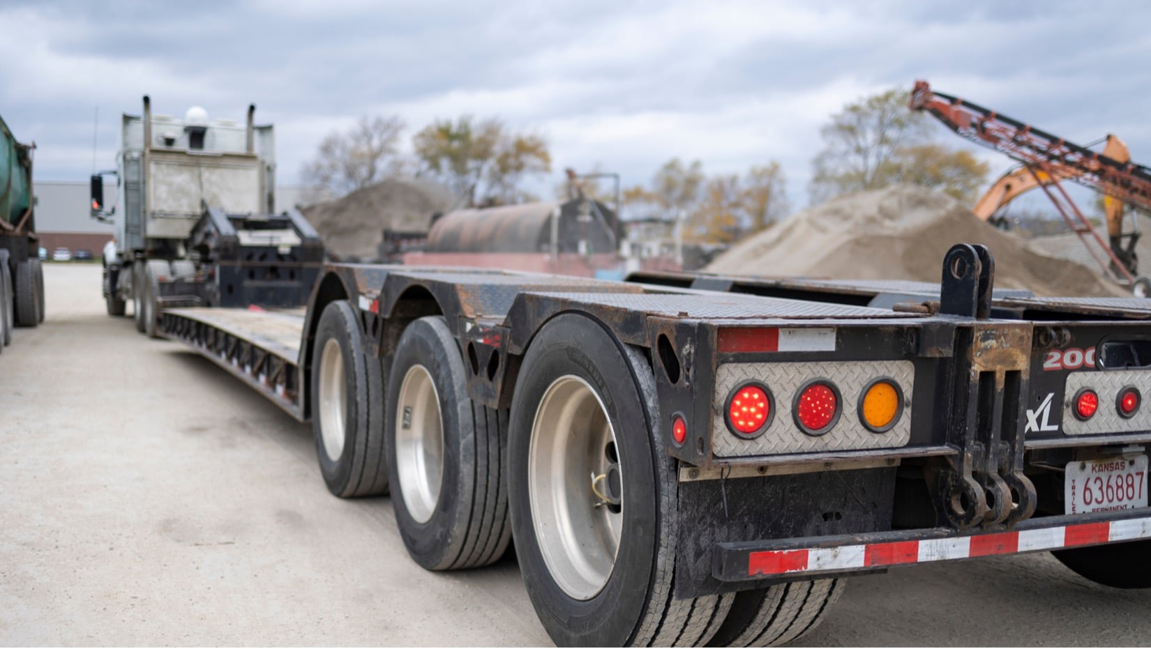 5 Reasons You Need Flatbed Carriers in Kansas City State Tractor