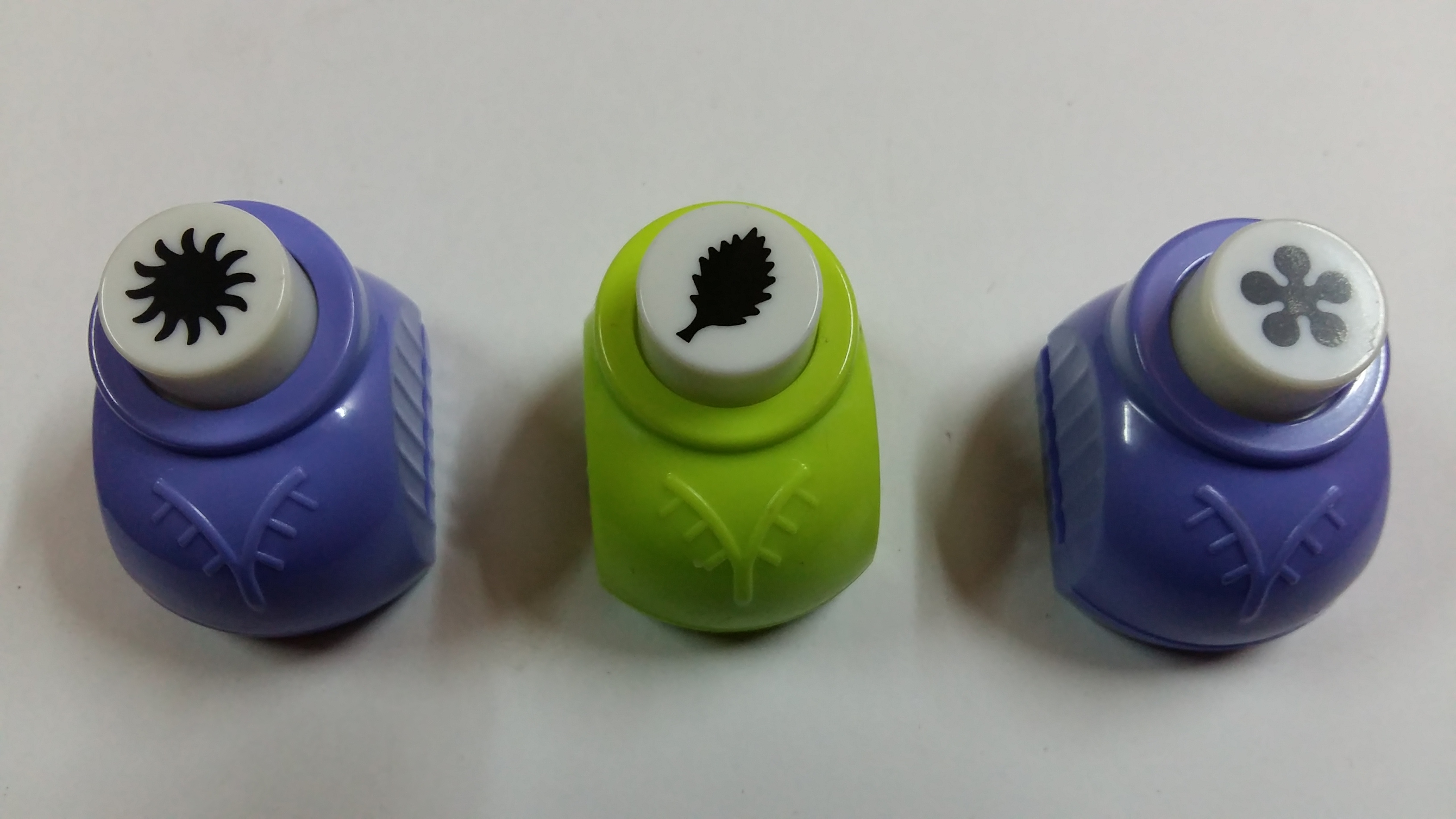 Craft Punch Medium Leaf [SB002609] Rs112.38 Buy Stationery Online