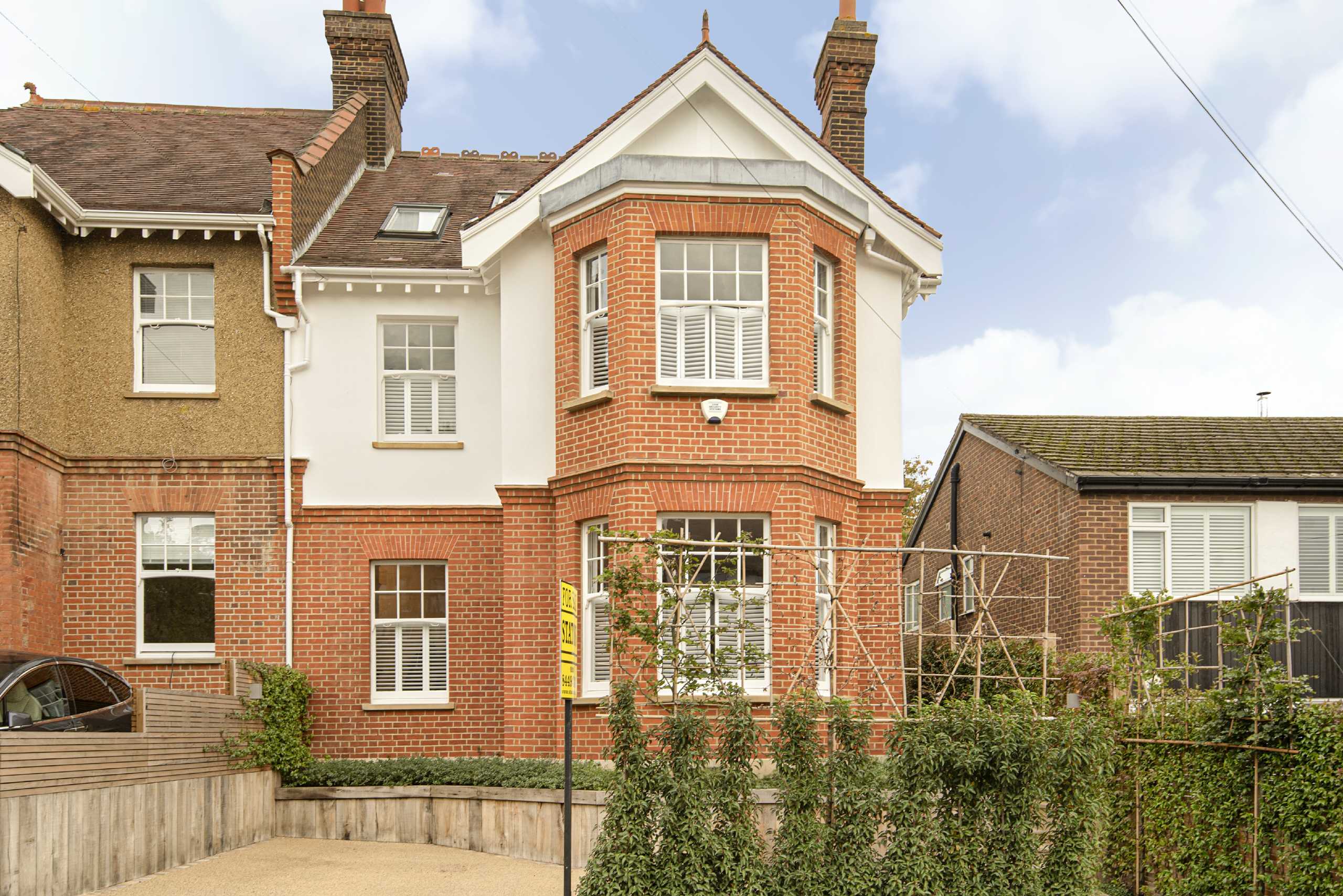 Woodville Road, Statons