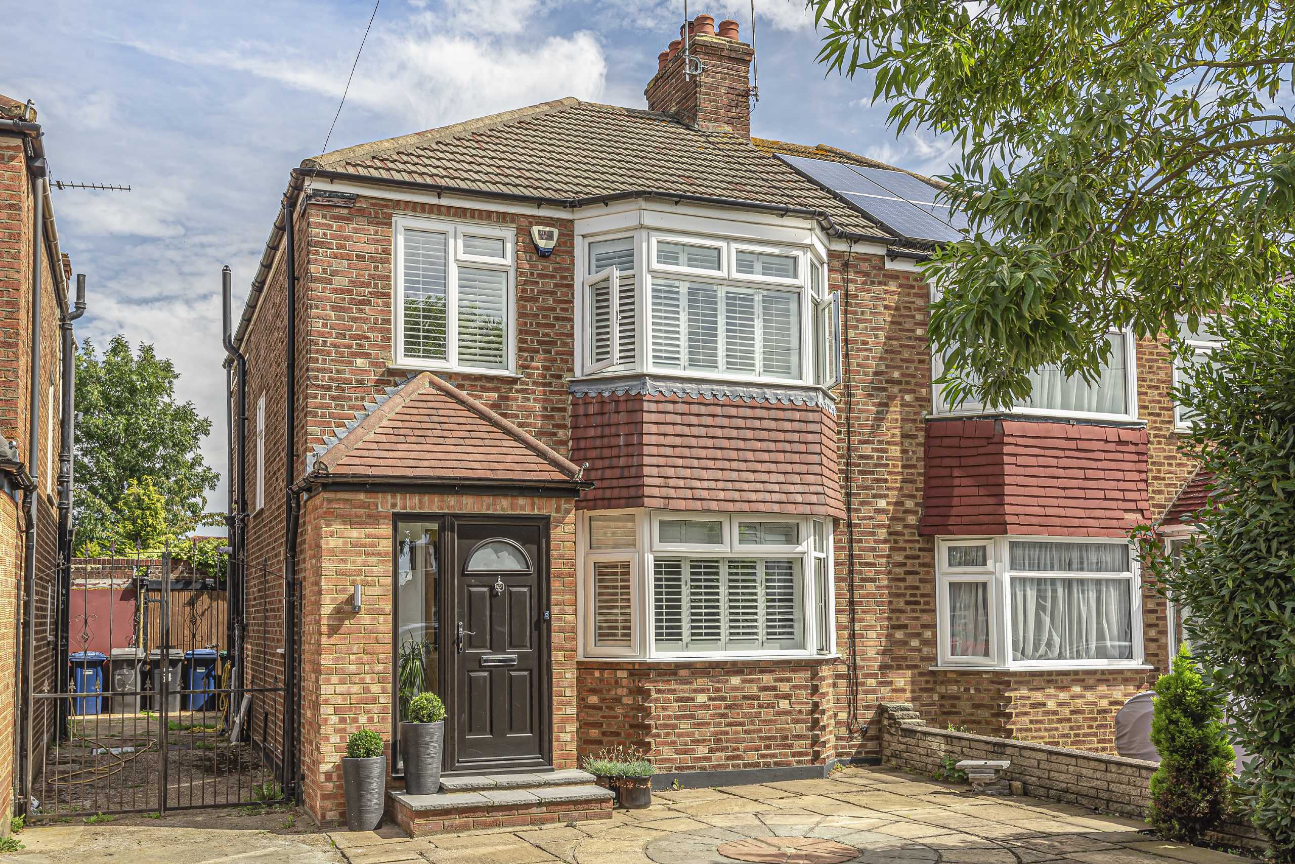 Sherrards Way, Statons