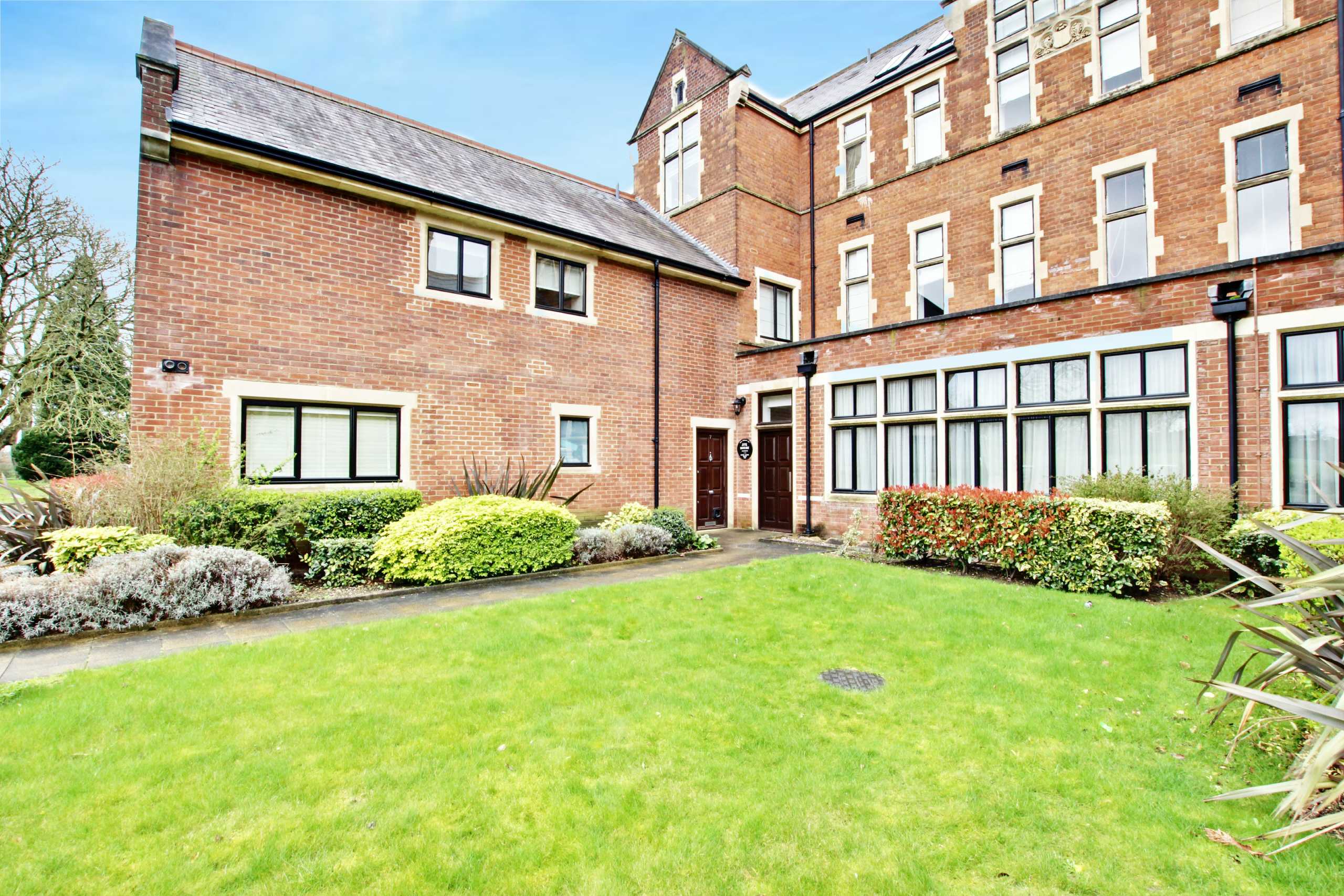 Royal Connaught Drive, Bushey Statons