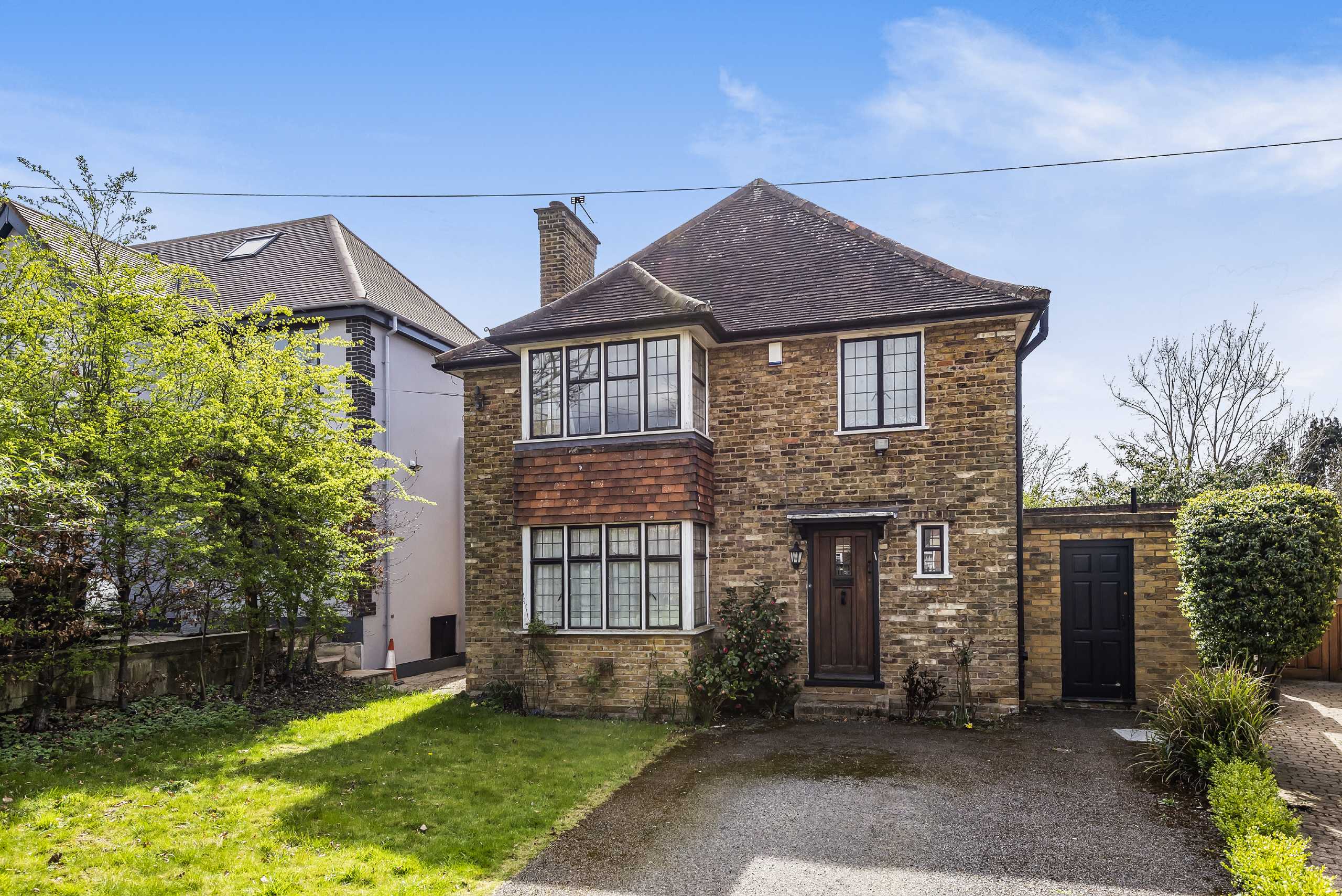 Oakridge Avenue, Radlett Statons