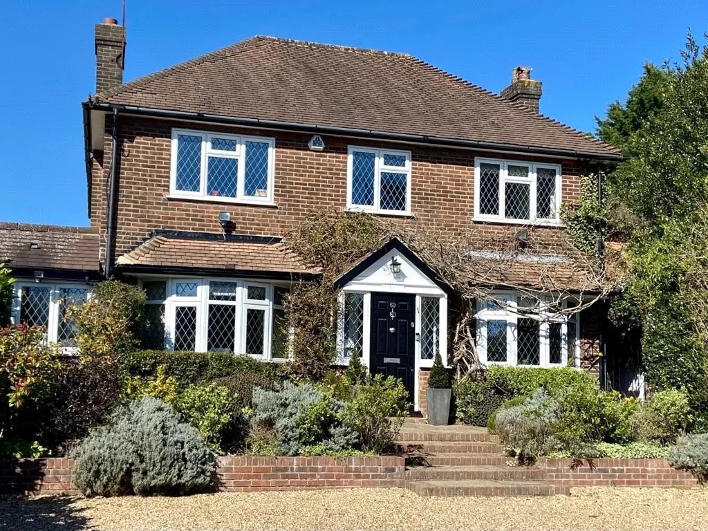 Oakridge Avenue, Radlett Statons