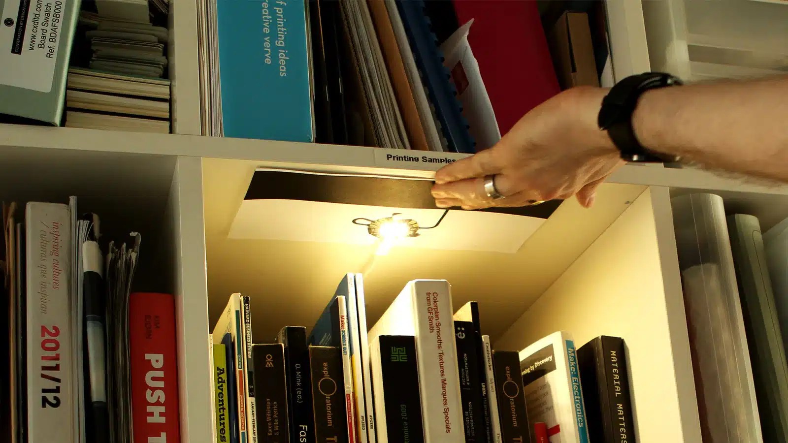 Make a Bookcase Light with the Light Up Board Steamkits.eu