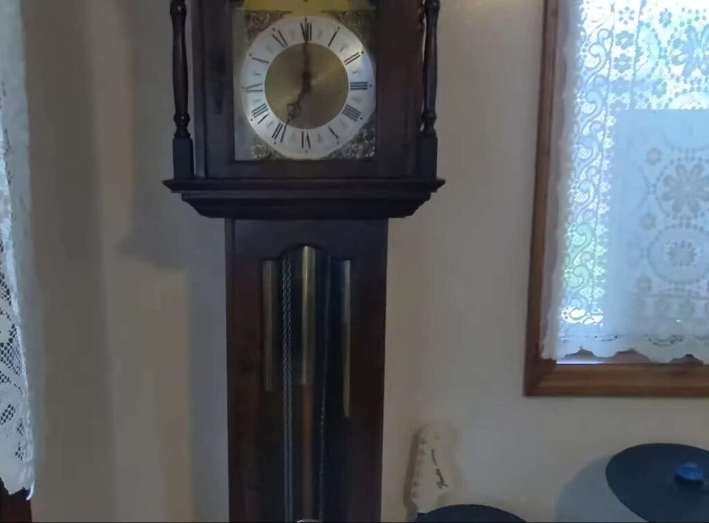 How to Wind a Grandfather Clock StepbyStep Guide