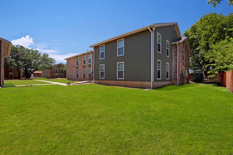 Square Apartments Steele Properties LLC