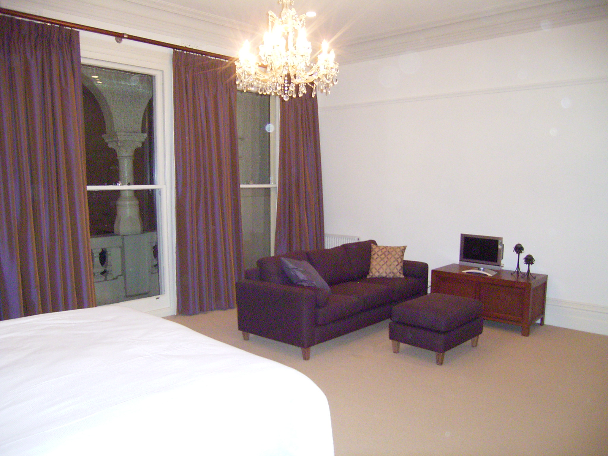 How to Select a Bedroom Accessory