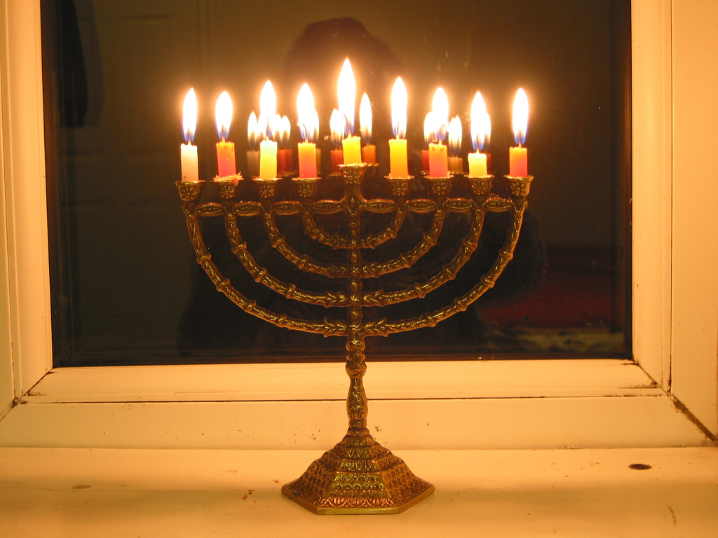 How to Light an Oil Hanukkah Menorah