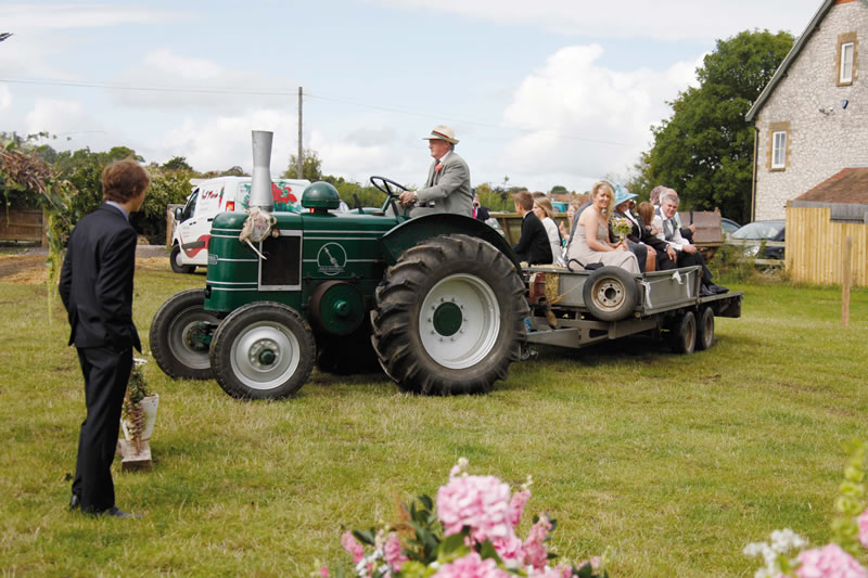 How to Save Money on Transportation to Your Wedding