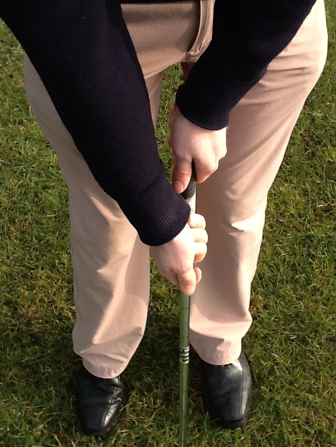 Split your Grip to Stop Scooping Chips Stephen Packer PGA Professional