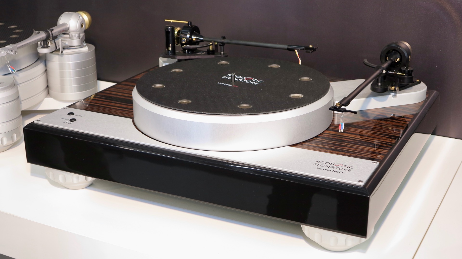 High End 2023 Acoustic Signature Verona Neo