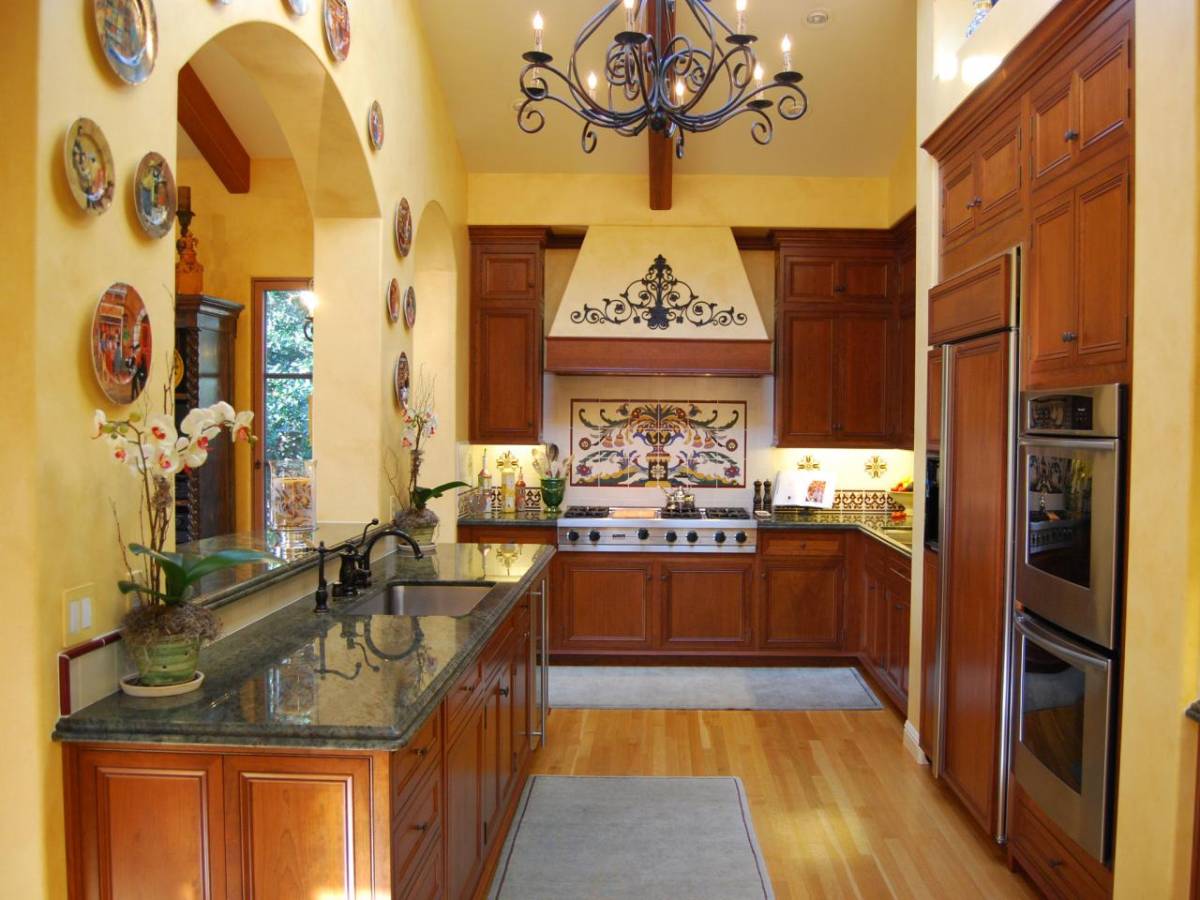 37 Examples Of Galley Kitchen Lighting That Looks Very Impressive