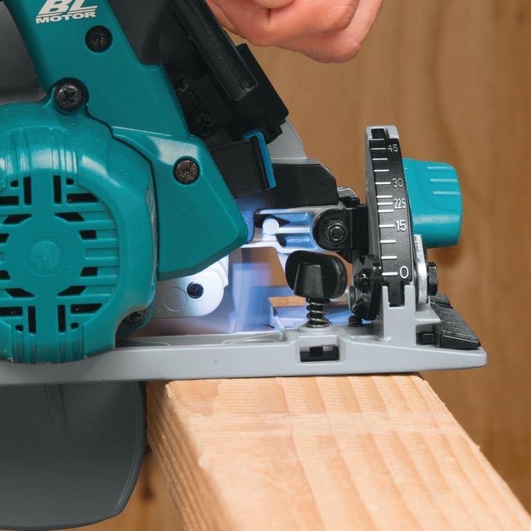 Makita DHS680Z Gehrung Stichsäge Test