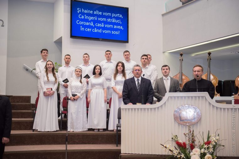 Bucuria mărturiei adusă de haine albe trăită din nou la Biserica „Harul