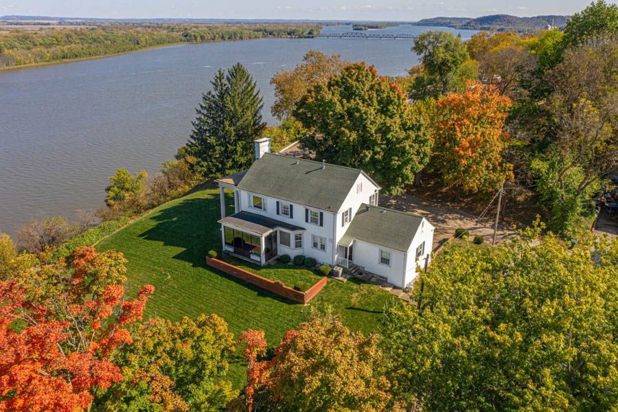Stately Home Overlooking the Mississippi River 201 Noyes Street