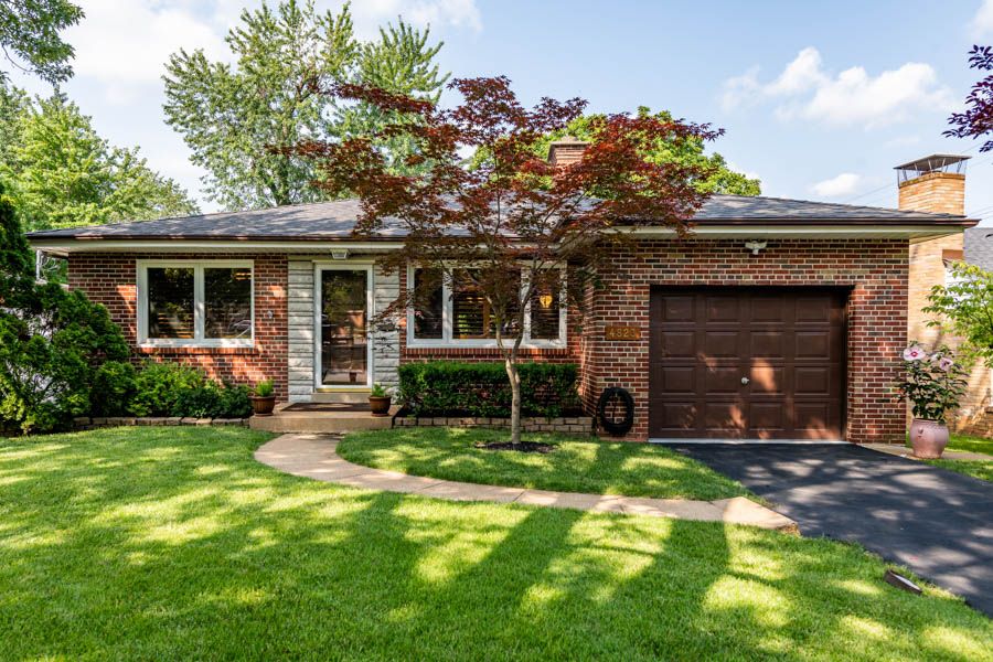 Meticulously Maintained Ranch in St. Louis Hills 4823 McCausland Avenue