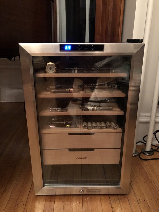 Cigar Tip Control Temperature and Humidity with the NewAir CC300H