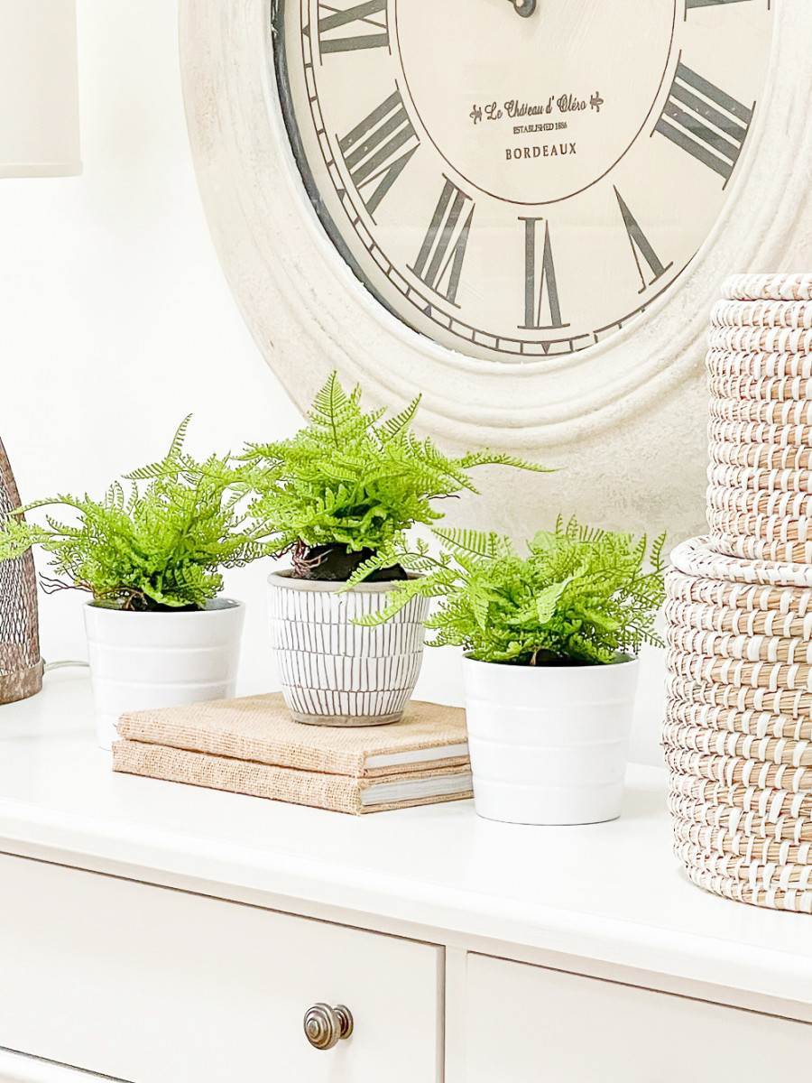 5 DESIGNER WAYS TO DECORATE WITH BOOKS StoneGable