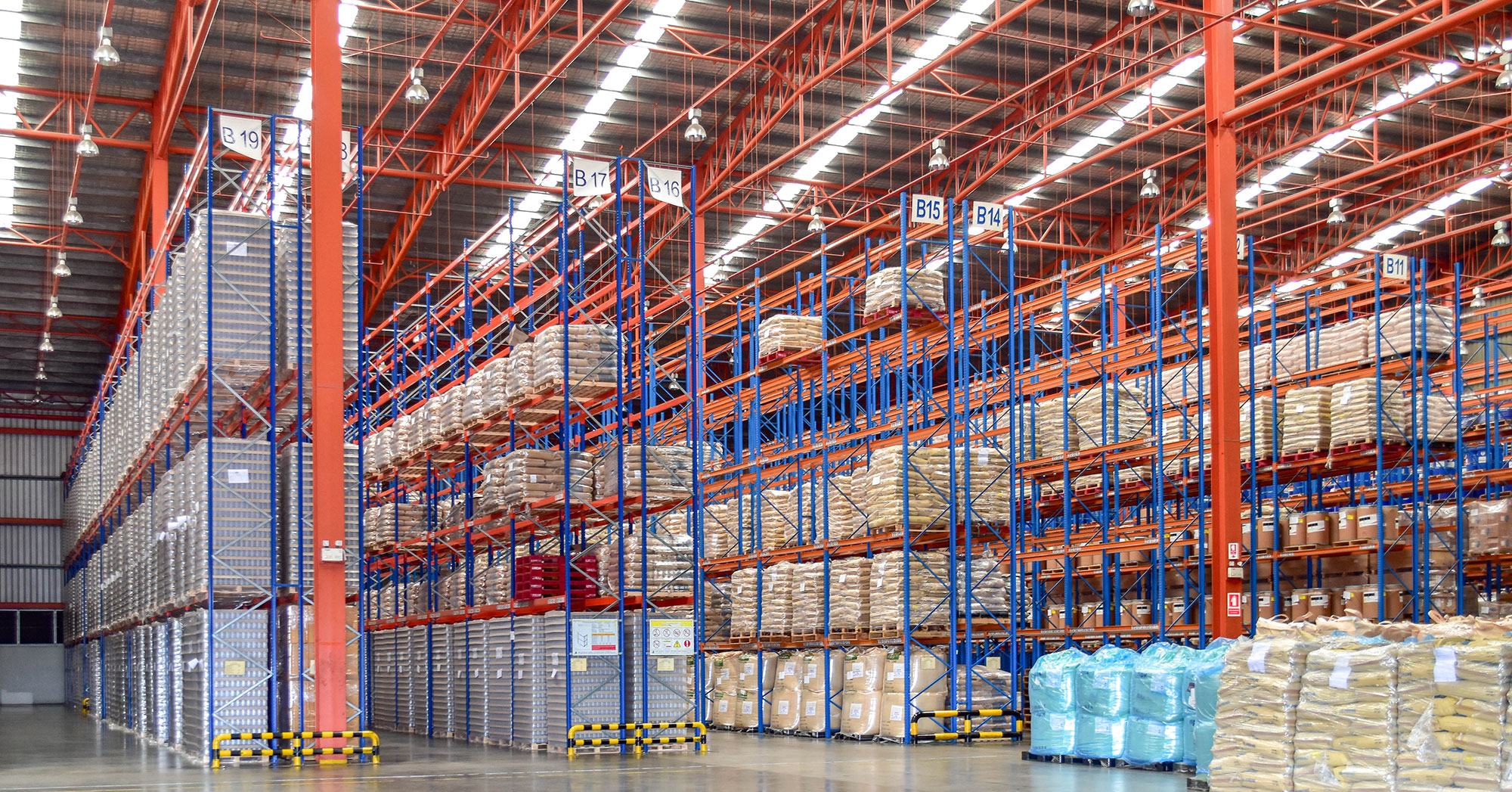 Narrow and Very Narrow Aisle Pallet Rack Storage Maximizes your