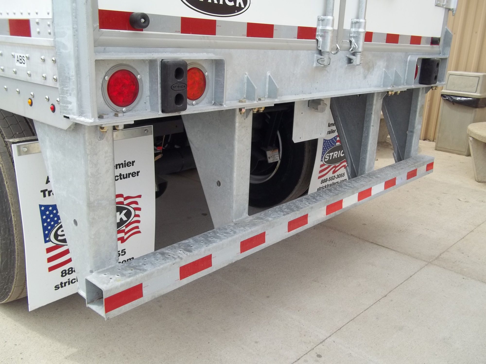 Standard Features Dry Van Trailers Strick Trailers