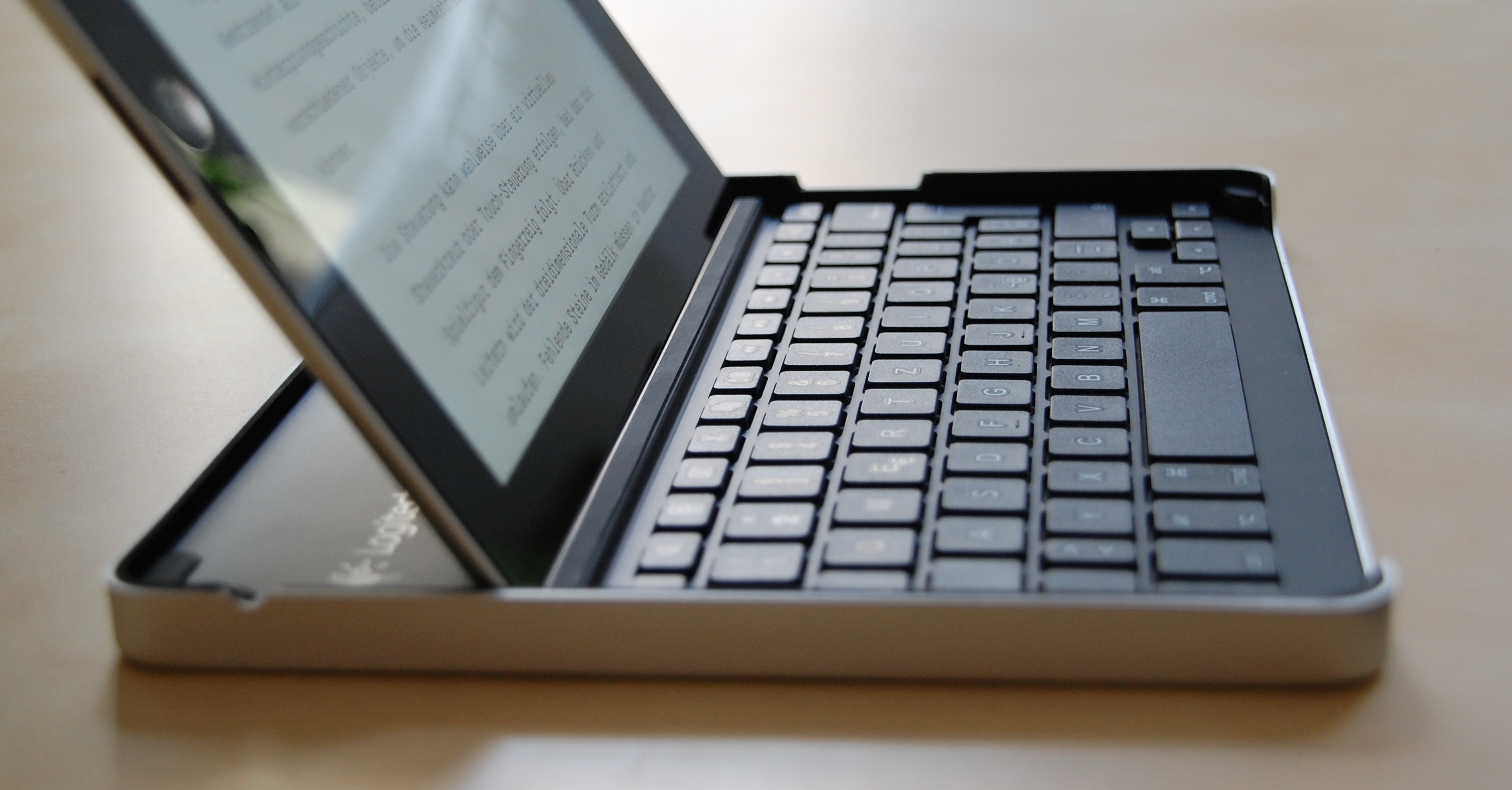 Hardware Logitech Keyboard Case for iPad Stromstock