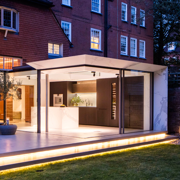 Structural glass and balanced cantilever steel extension StructureMode