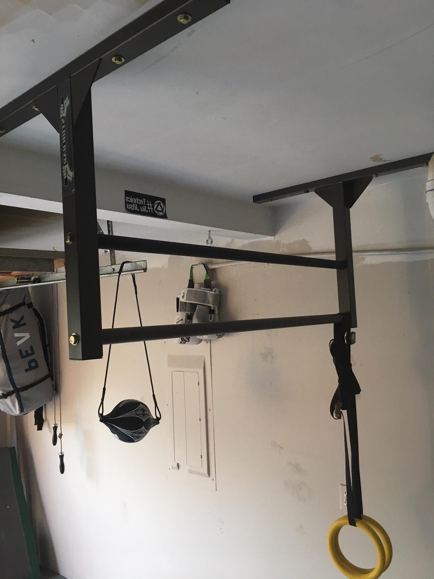 Stud Bar Ceiling or Wall Mounted Pullup Bar