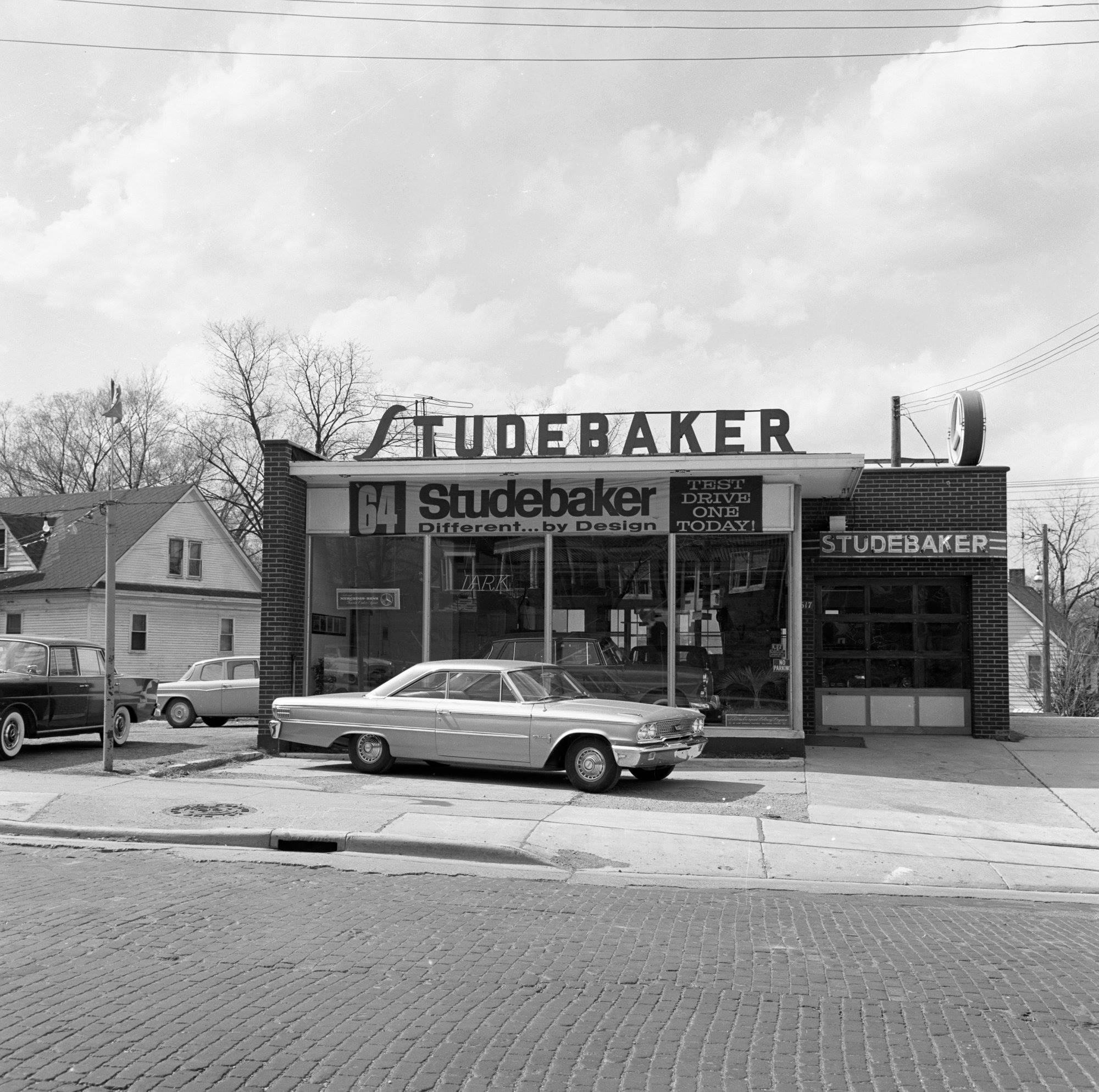 Bob's Studebaker Resource site (Unknown Studebaker Dealer Pictures )