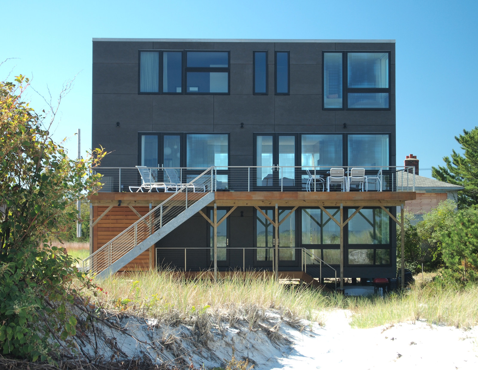 studiohw Heather Weiss, Architect modern house on beach in
